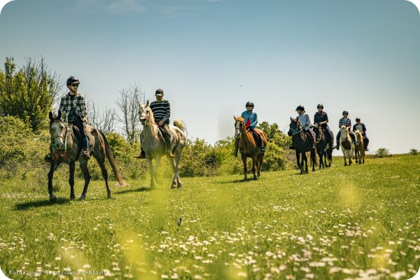 Ruiters tijdens een trektocht
