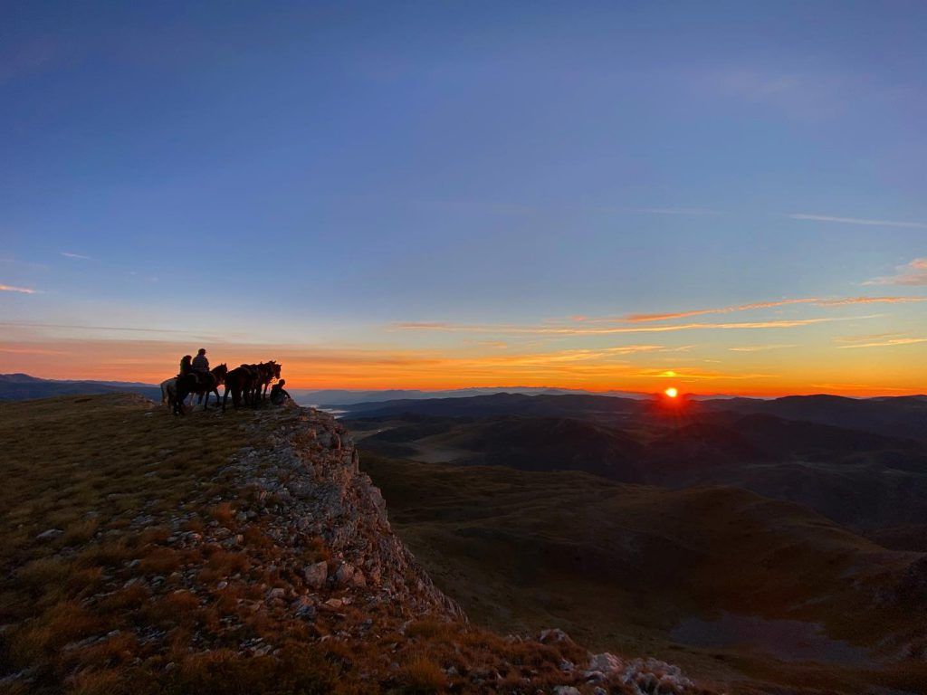 Zonsopgang tijdens paardrijvakantie Noord-Macedonië
