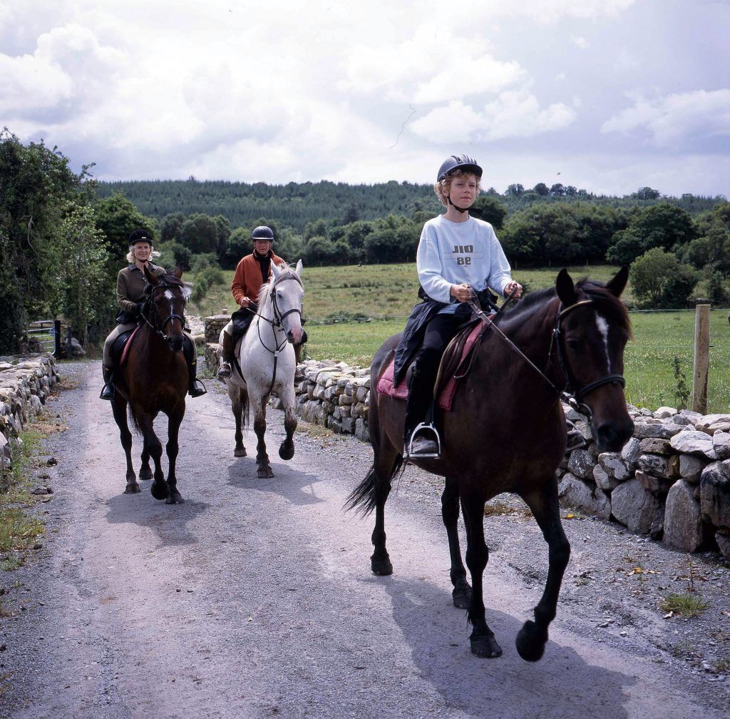 Kinderen met paarden in Ierland